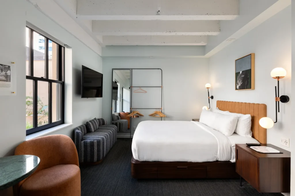 The Guild -1 - The Guild Hotel